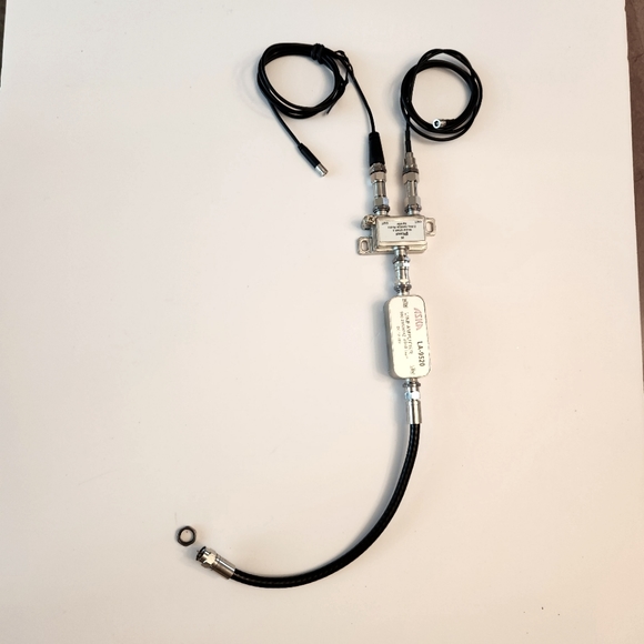 Amplifier with ASKA 2-way splitter. - Picture 3 of 4